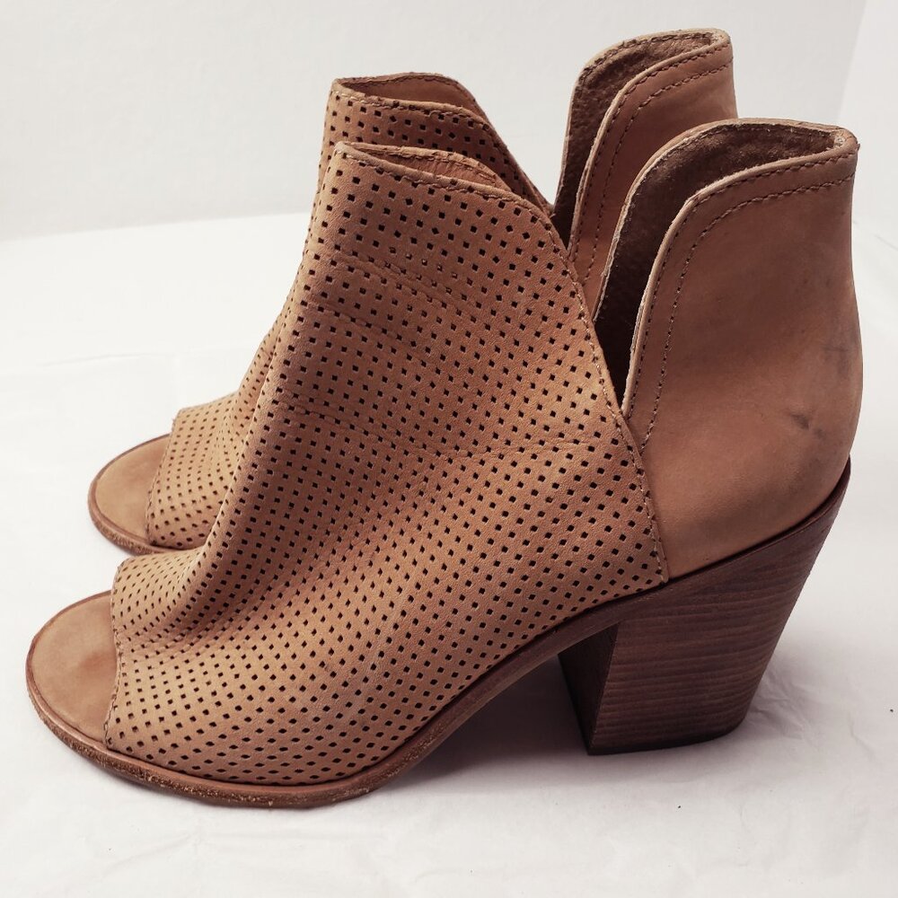 Steve Madden Womens 8.5 Tala Tan Heels Suede Pull Ons Peep Toe Casual Booties